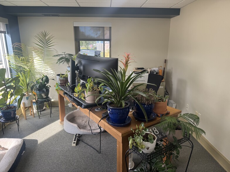 More Photos Of 818 Erwin St, Elkhart Office For Lease