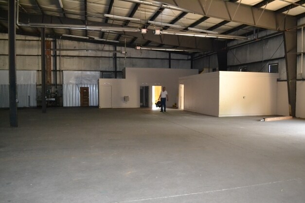 More Photos Of 820 Tightsqueeze Industrial Rd, Chatham Warehouse For Lease