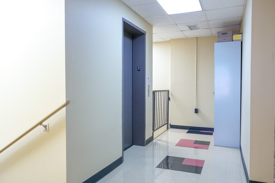 More Photos Of 1221 S Willow Ave, Cookeville Office For Sale