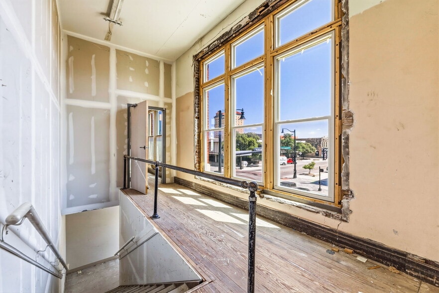More Photos Of 29 S Chadbourne St, San Angelo Drugstore For Sale