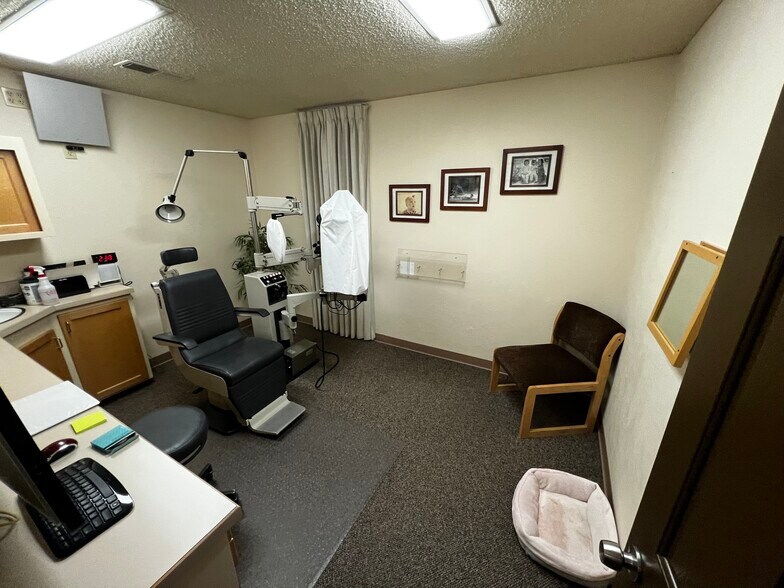 More Photos Of 3753 Churn Creek Rd, Redding Office For Sale