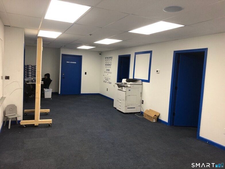 More Photos Of 400 Chapel Rd, South Windsor Flex For Sale