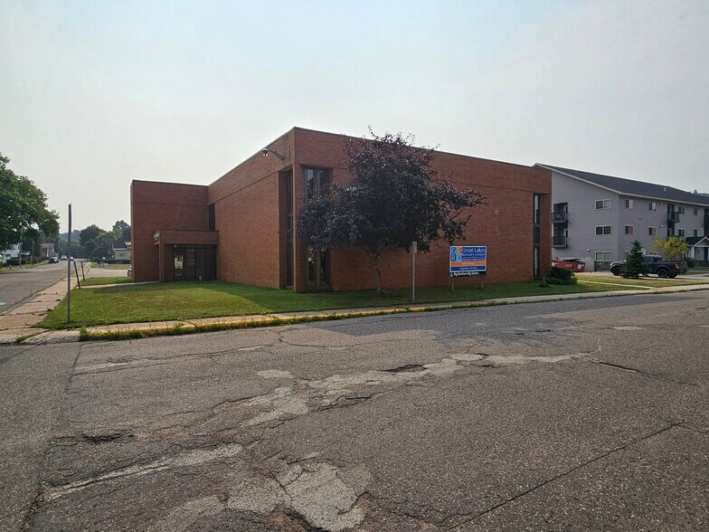 More Photos Of 97 S 4th St, Ishpeming Office For Lease