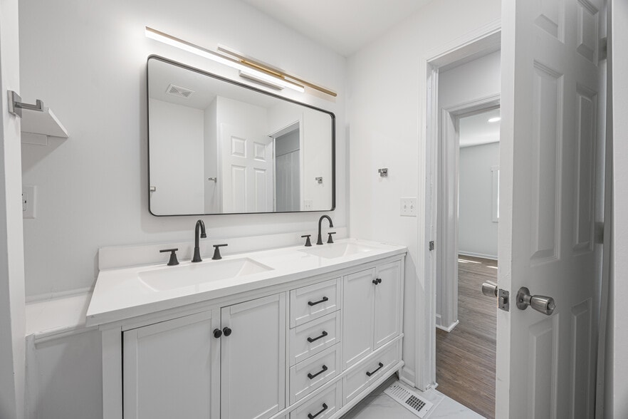 More Photos Of 5015 Forestmont Dr, Matthews Apartments For Sale