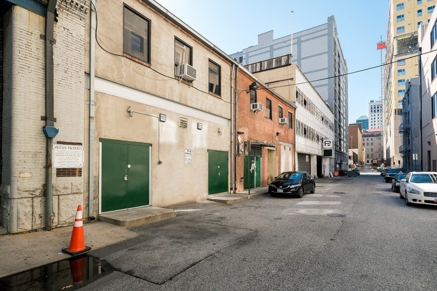More Photos Of 316-318 Guilford Ave, Baltimore Bar For Sale