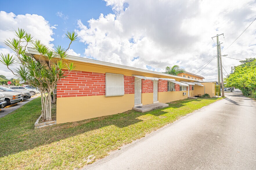 More Photos Of 112 NW 10th St, Homestead Apartments For Sale