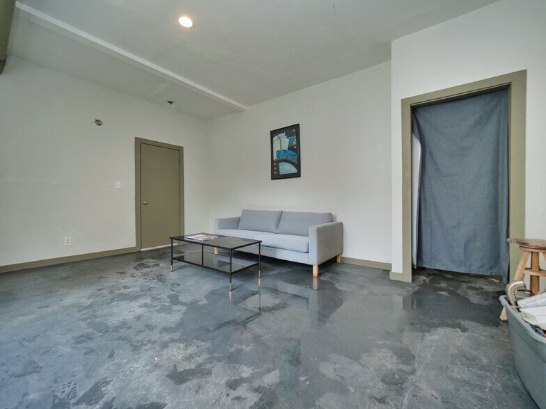 More Photos Of 9614-9616 MacArthur Blvd, Oakland Specialty For Sale