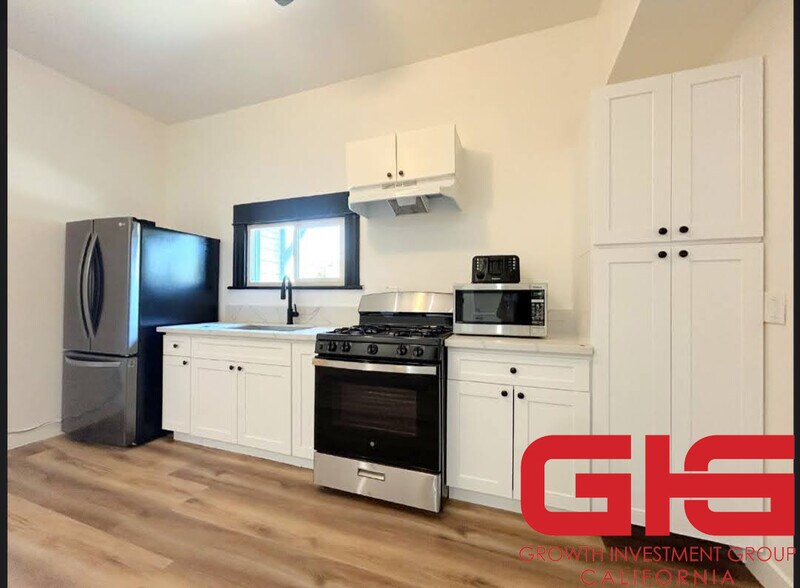 More Photos Of 724 W 2nd St, Pomona Apartments For Sale