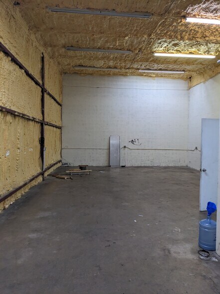 More Photos Of 3924 Woodbury Dr, Austin Warehouse For Lease