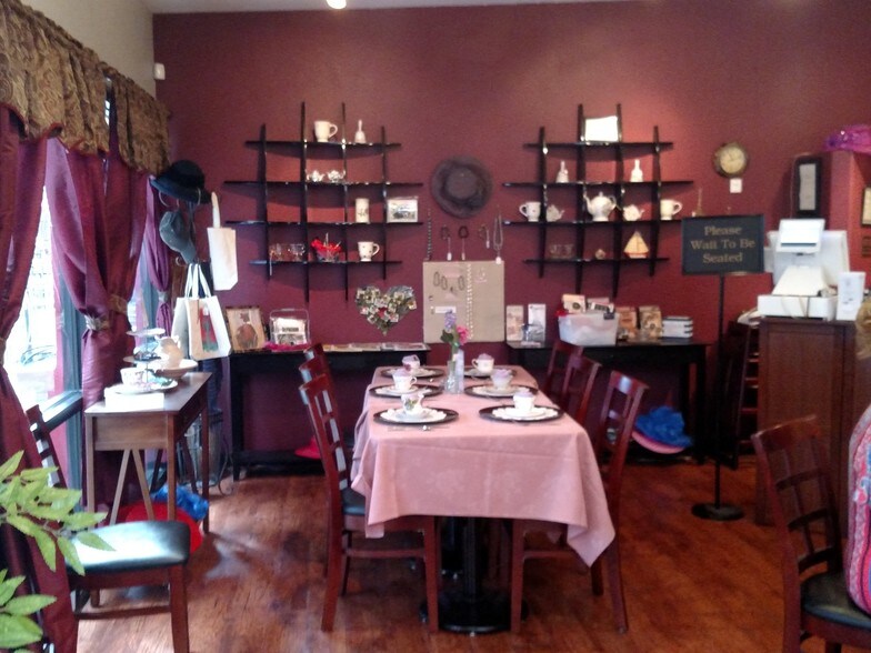 More Photos Of 220 W Goodwin St, Prescott Storefront For Lease