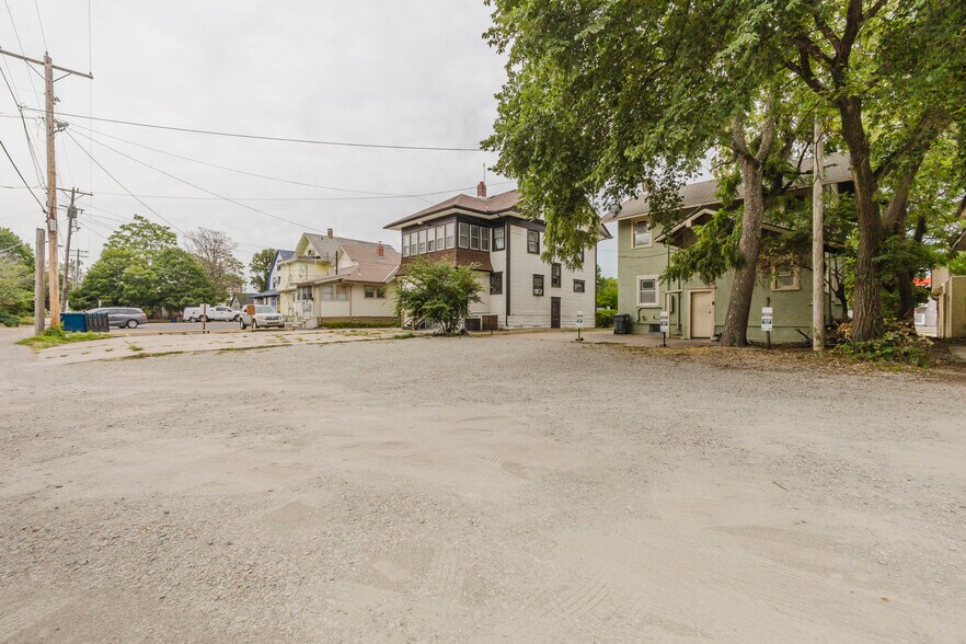 More Photos Of 2808 E Douglas Ave, Wichita Storefront Retail Office For Sale