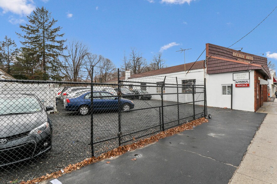 More Photos Of 1959 New York Ave, Huntington Station Auto Repair For Sale