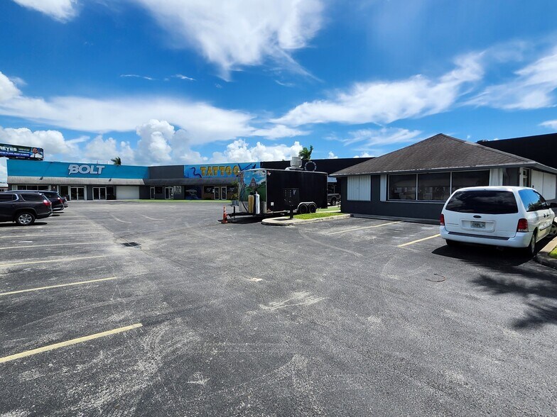More Photos Of 10 NE 3rd St, Florida City Warehouse For Lease