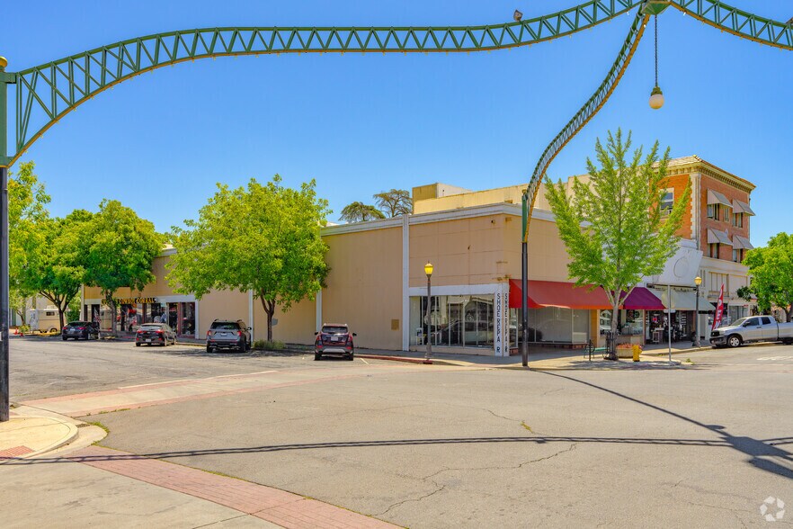 More Photos Of 421-423 D St, Marysville Storefront Retail Residential For Sale