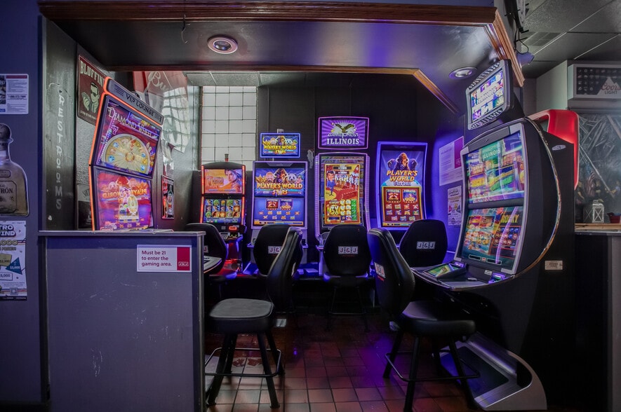 More Photos Of 314 State St, Alton Restaurant For Sale