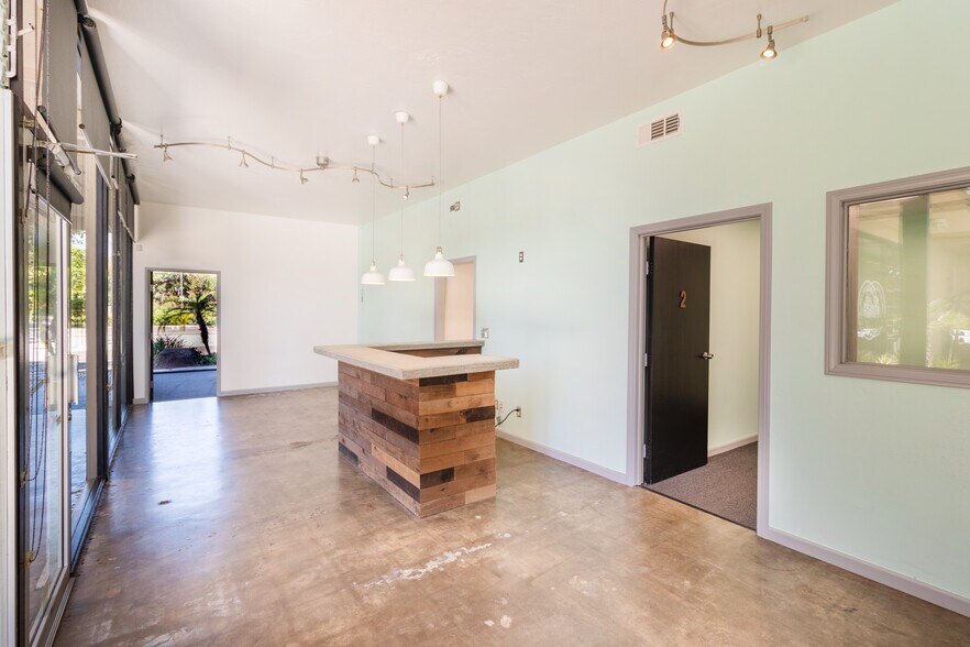 More Photos Of 474 E 17th St, Costa Mesa Storefront Retail Office For Lease