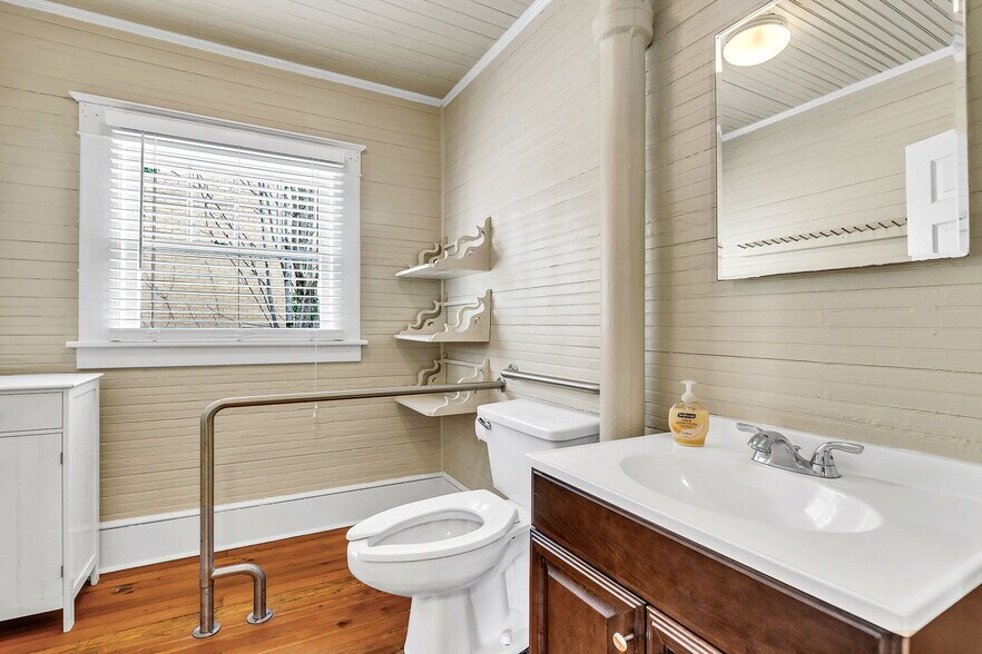 More Photos Of 104 State St, Greensboro Freestanding For Sale