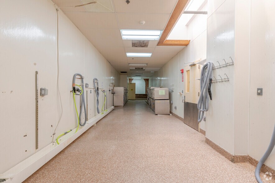 More Photos Of 1 Brockway Pl, White Plains Veterinarian Kennel For Lease