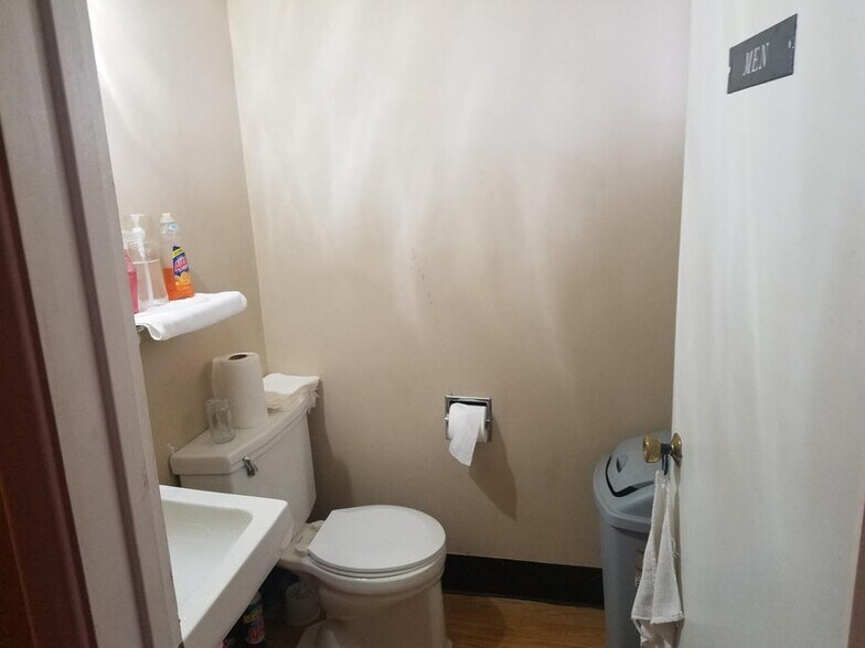More Photos Of 519 S Riverside Ave, Medford Office Residential For Sale