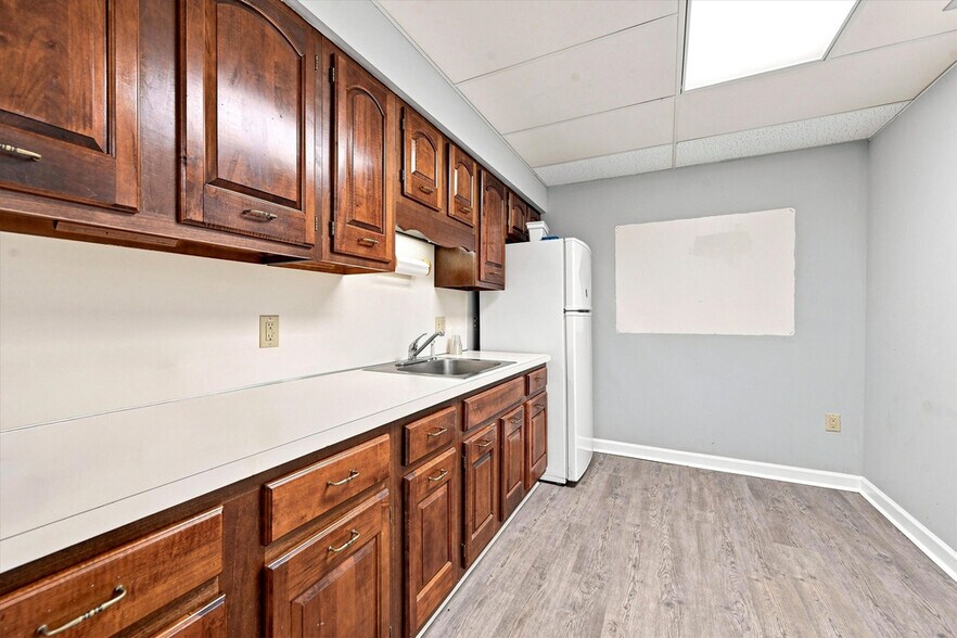 More Photos Of 1284 Gap Newport Pike, Avondale Medical For Sale