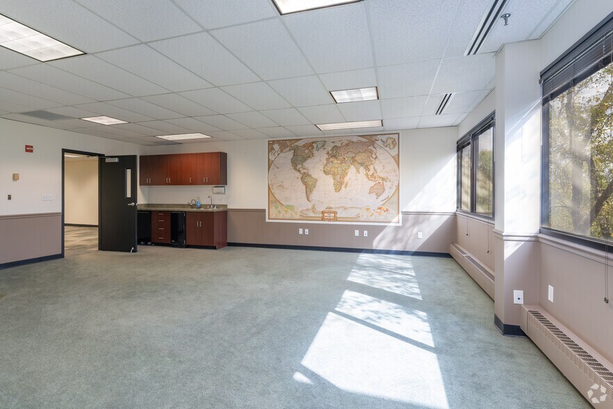 More Photos Of 945-951 Hornet Dr, Hazelwood Office For Sale