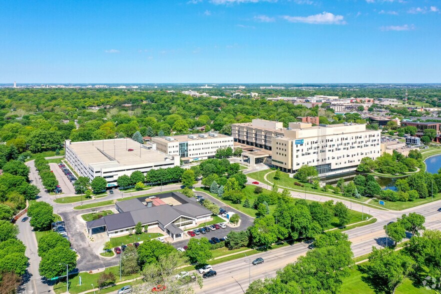 More Photos Of 575 S 70th St, Lincoln Medical For Lease