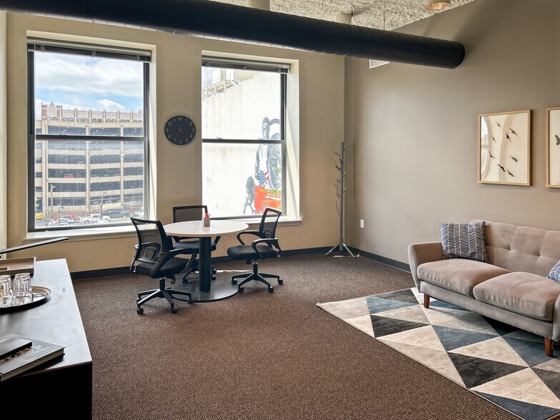 Primary Photo Of 22 E Washington St, Indianapolis Coworking Space
