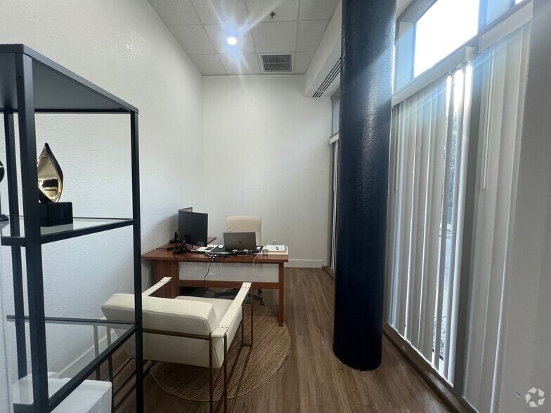 More Photos Of 375-3 S 12th St, Tampa Office For Sale