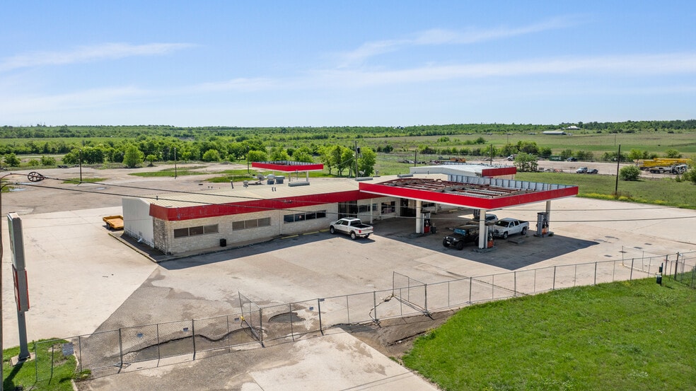 More Photos Of 15881 Ih 35, Salado Service Station For Lease