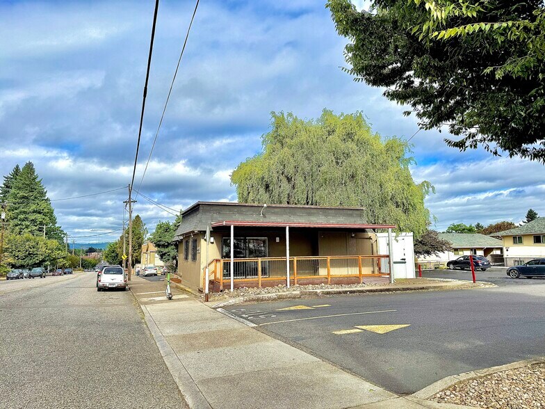 Primary Photo Of 6405 NE Glisan St, Portland Freestanding For Lease