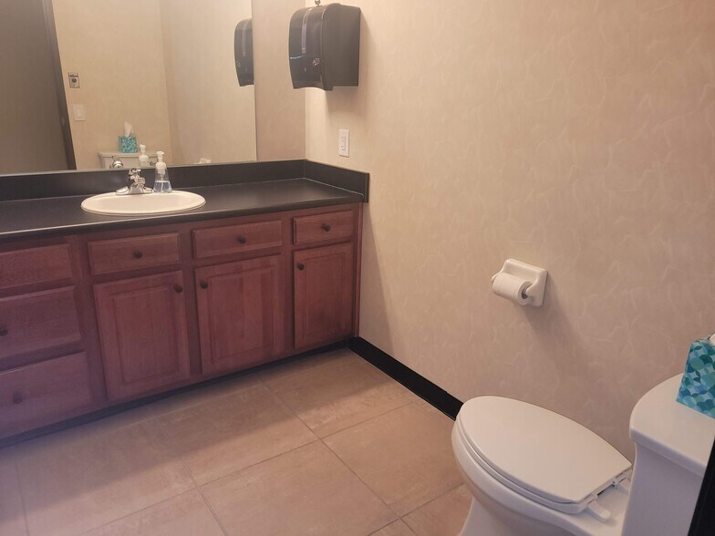 More Photos Of 116 County Line Rd W, Westerville Loft Creative Space For Sale