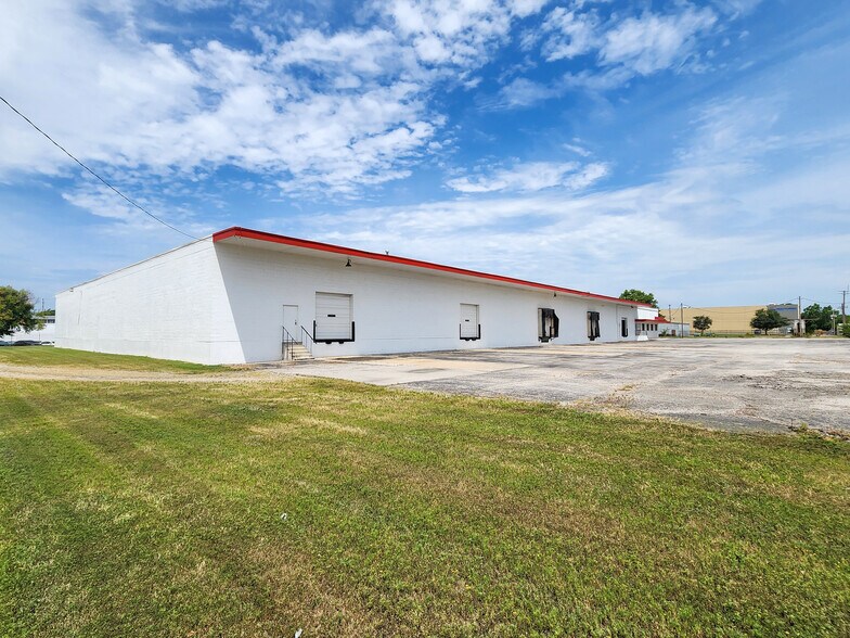 More Photos Of 1624 N 71st East Ave, Tulsa Distribution For Lease