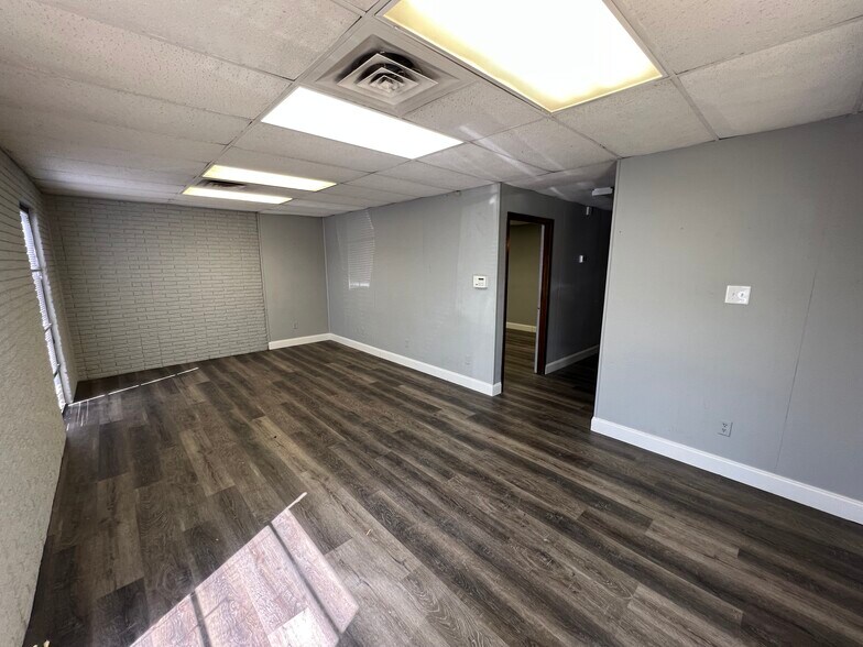 More Photos Of 13526-13534 Method St, Dallas Distribution For Lease