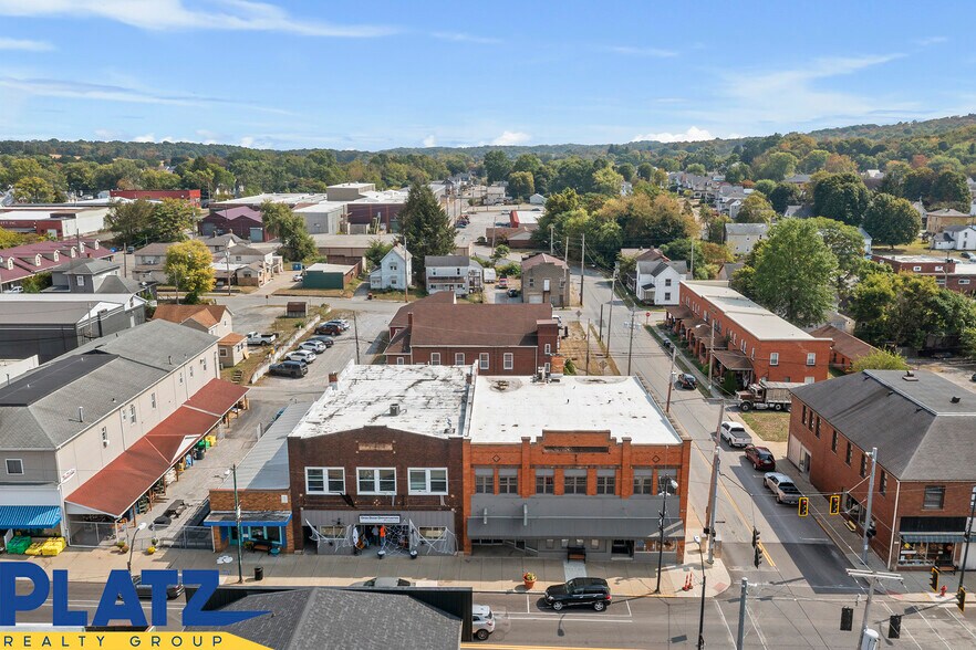 More Photos Of 132 N Market St, East Palestine Office For Sale