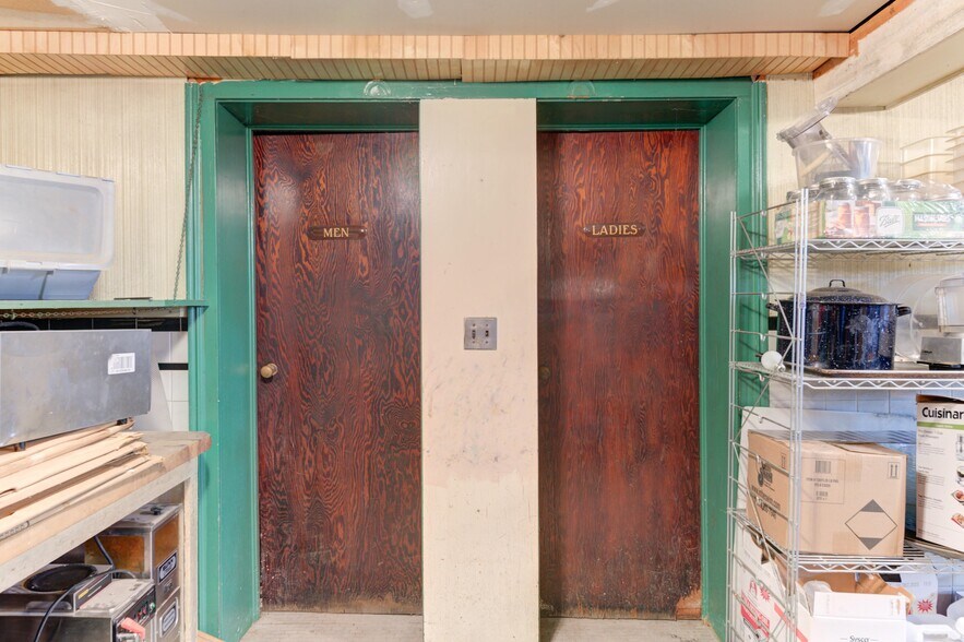 More Photos Of 28 E Main St, Johnstown General Retail For Sale