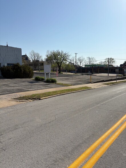 More Photos Of 512 Clark St, Saint Charles General Retail For Sale