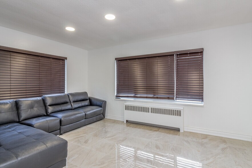 More Photos Of 2709 Lake Shore Dr, Toronto Apartments For Sale
