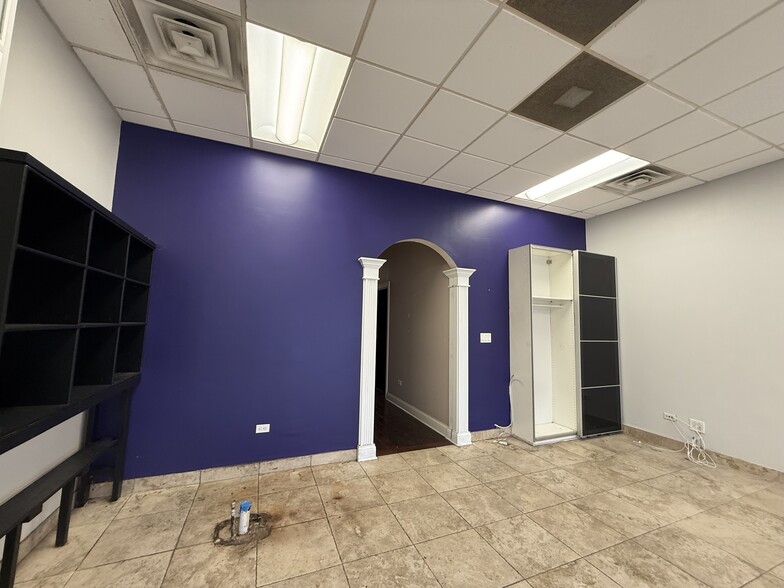 More Photos Of 771-777 Milwaukee Ave, Glenview Storefront Retail Office For Sale