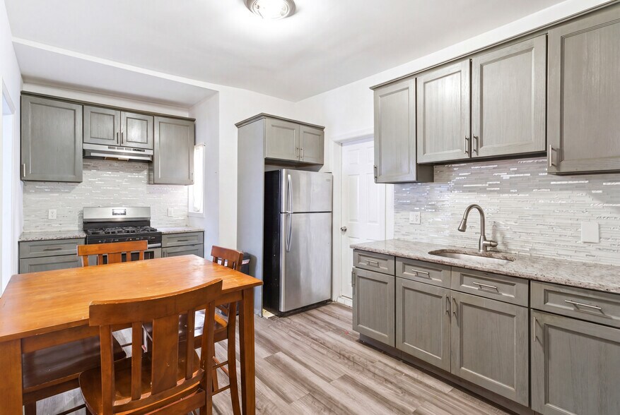 More Photos Of 204 Parkhurst St, Newark Apartments For Sale