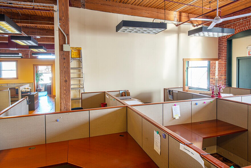 More Photos Of 320 Riverside Dr, Florence Office For Sale