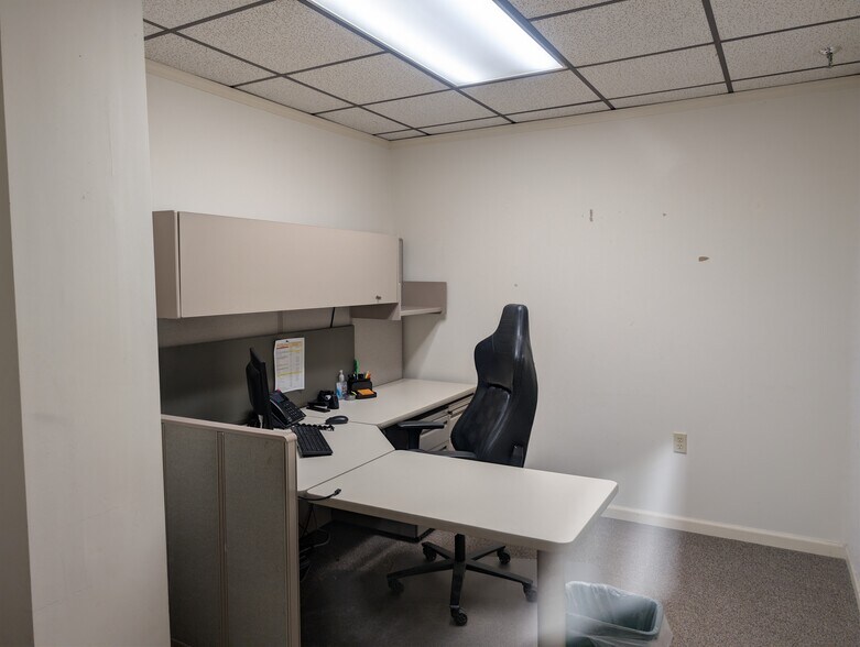 More Photos Of 566 N Cedar St, Mason Self Storage For Lease