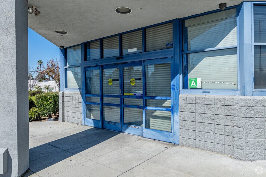 More Photos Of 15800 Imperial Hwy, La Mirada Drugstore For Lease