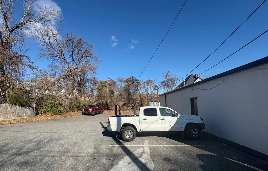 More Photos Of 603 Summit Ave, Greensboro Office For Lease