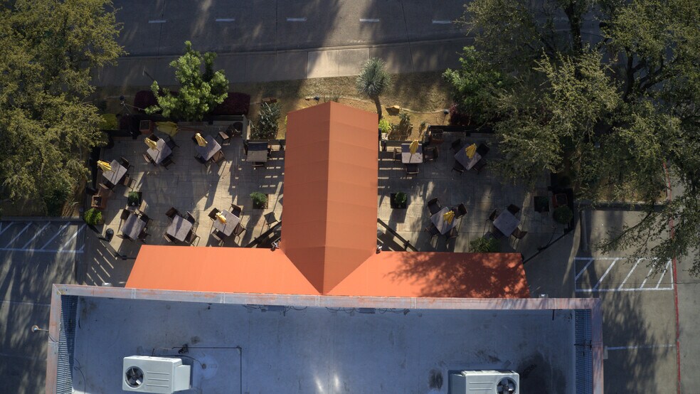 More Photos Of 4546 Belt Line Rd, Addison Restaurant For Lease