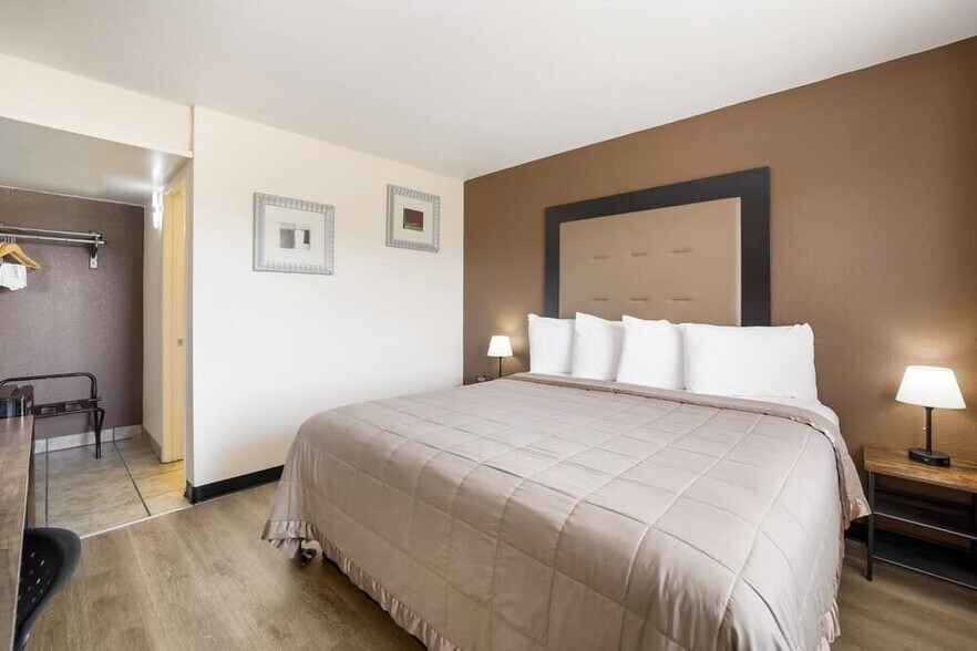 More Photos Of 1551 E Fry Blvd, Sierra Vista Hotel For Sale