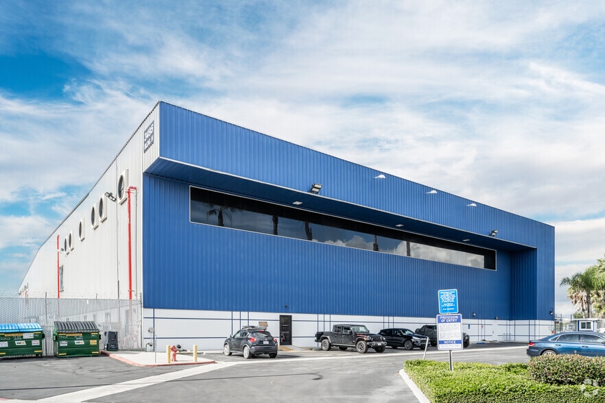 More Photos Of 3495 N Lakewood Blvd, Long Beach Warehouse For Lease