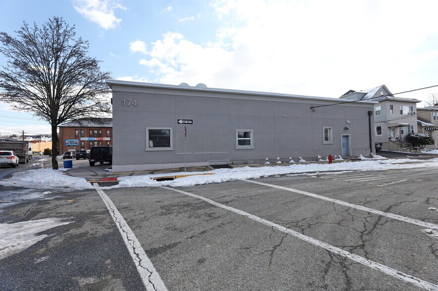 More Photos Of 174 Main Ave, Wallington Warehouse For Sale