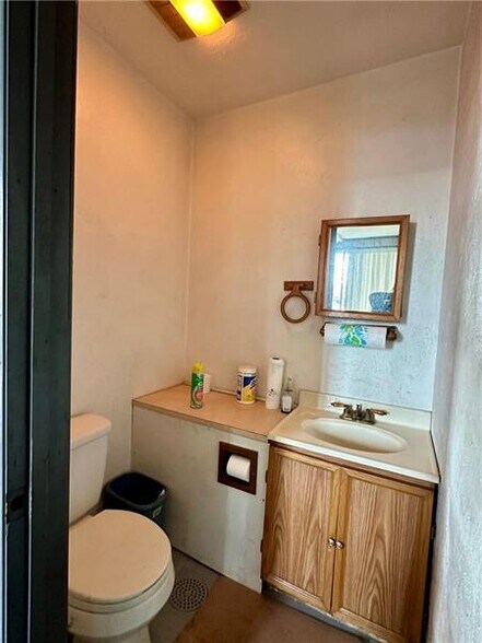 More Photos Of 535 Freeport Rd, Creighton Auto Repair For Sale