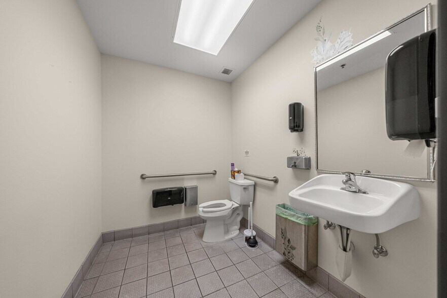 More Photos Of 35 SE 1st Ave, Ocala Office For Lease