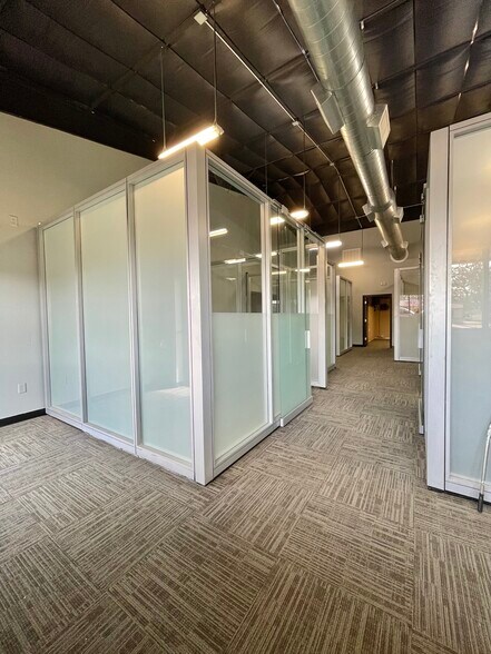 More Photos Of 500 E Plantation Dr, Clute Warehouse For Sale